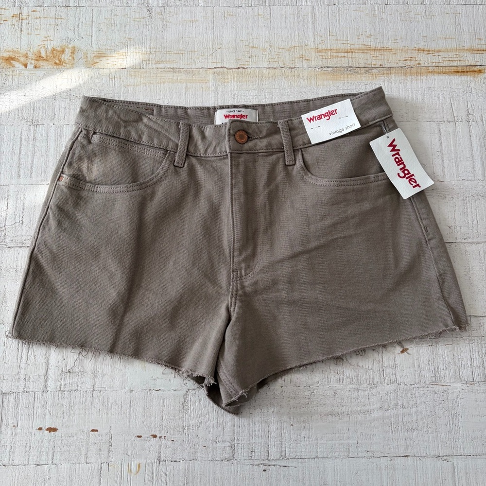 Wrangler‎ Mid Rise Vintage Shorts NWT size 8/29 Taupe Stone Denim Frayed Hem